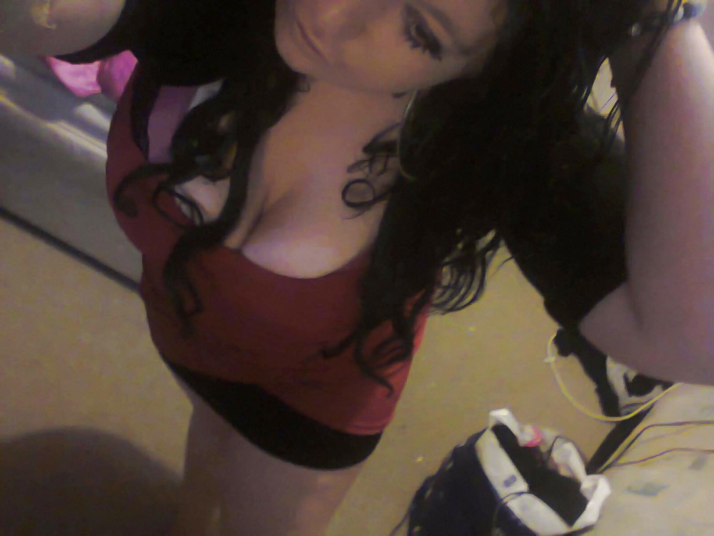 Real Chav slut from London showing clivage Dirtyyyy #39912233
