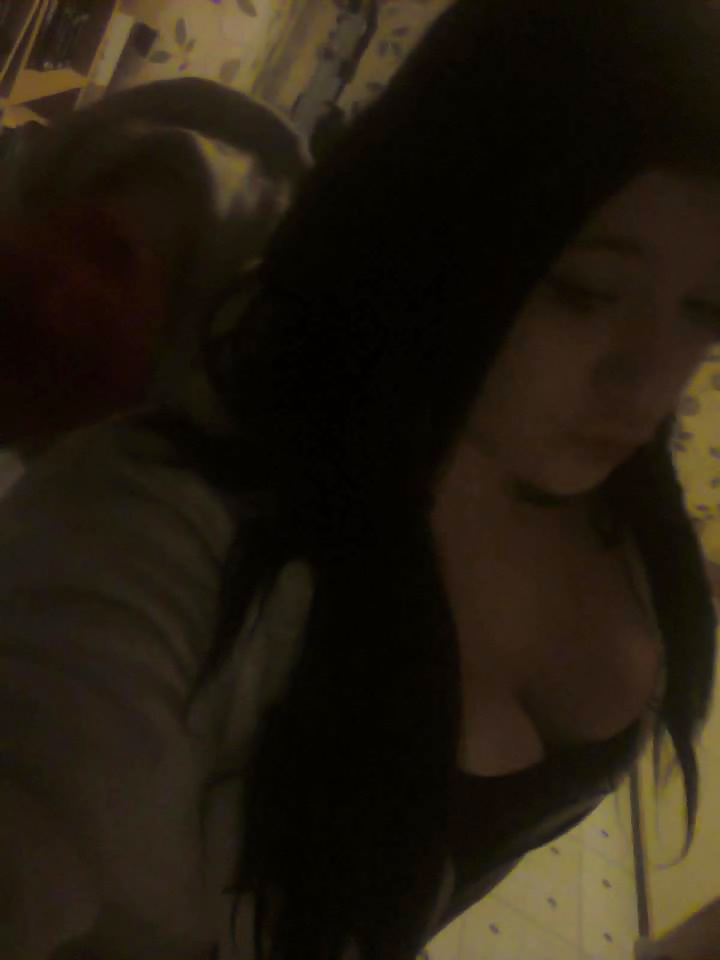 Real Chav slut from London showing clivage Dirtyyyy #39912426