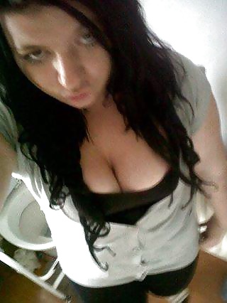 Real Chav slut from London showing clivage Dirtyyyy #39912479