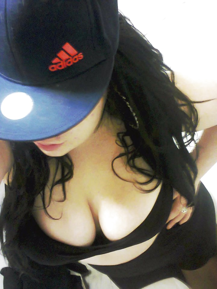 Real Chav slut from London showing clivage Dirtyyyy #39912514