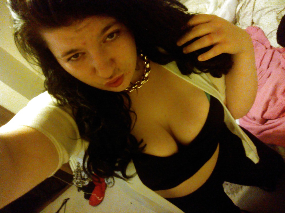 Real Chav slut from London showing clivage Dirtyyyy #39912526