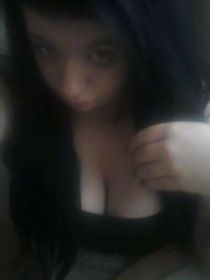 Real Chav slut from London showing clivage Dirtyyyy #39912543