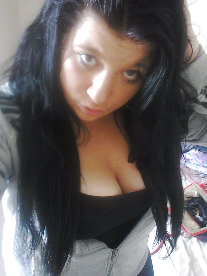 Real Chav slut from London showing clivage Dirtyyyy #39912551