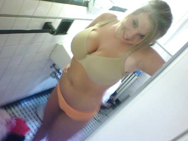 Don't blame her for wanting to show them off #40527672