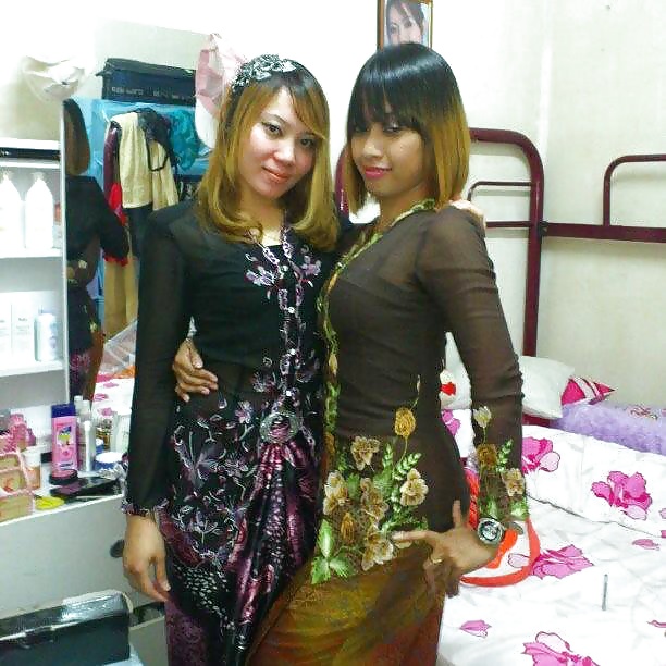 Awek
 #27123561