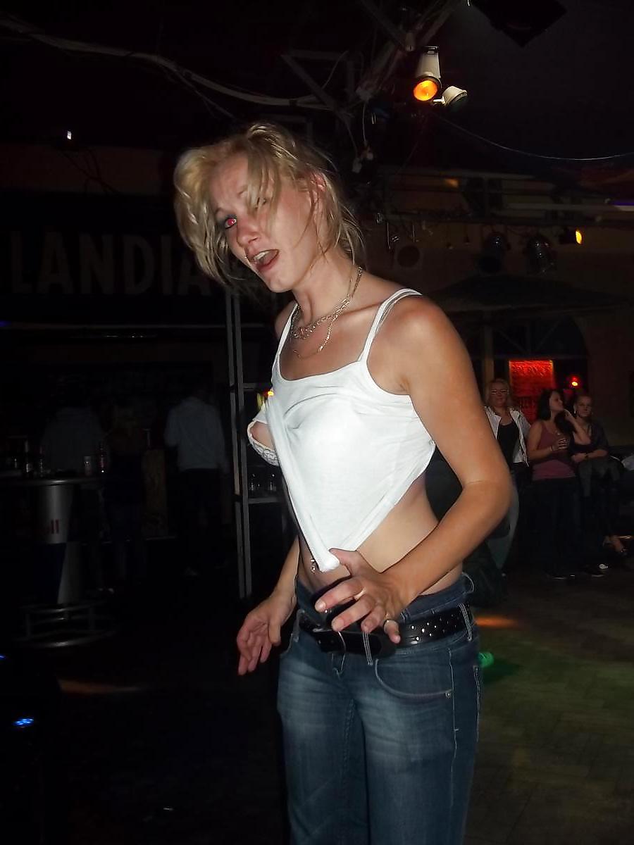 Downblouse Und Nippel Rutscht 2 #24885185