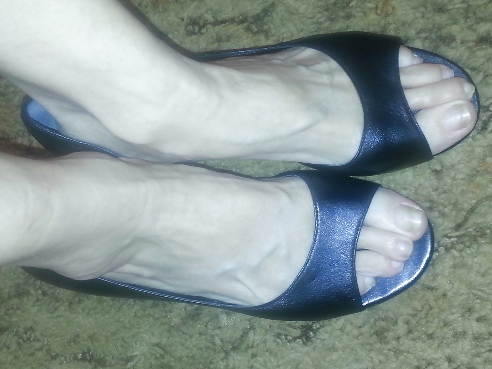 More mature feet #29081192