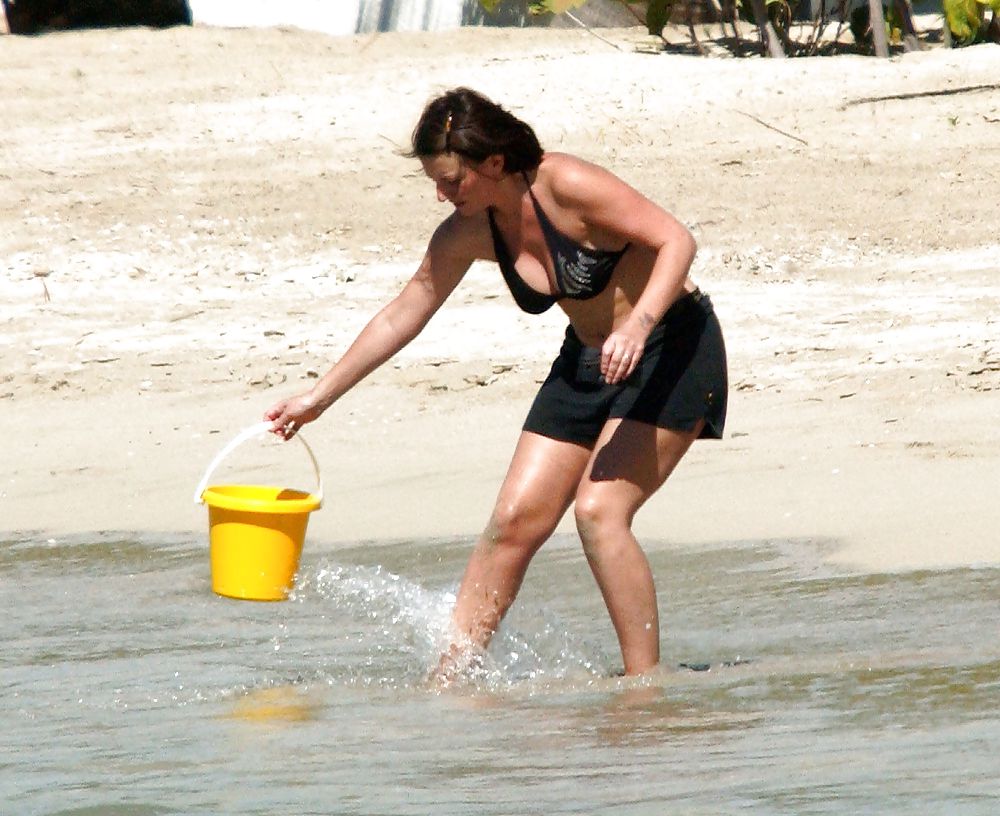 Davina mccall (include le sue foto in topless dei paparazzi)
 #26416019