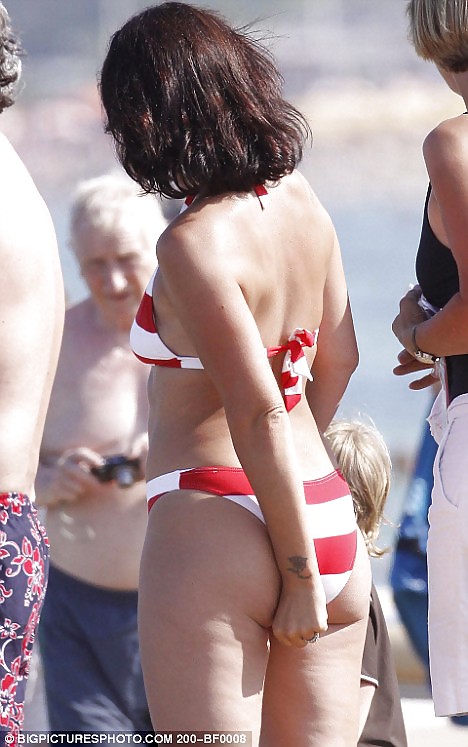 Davina mccall (include le sue foto in topless dei paparazzi)
 #26416063