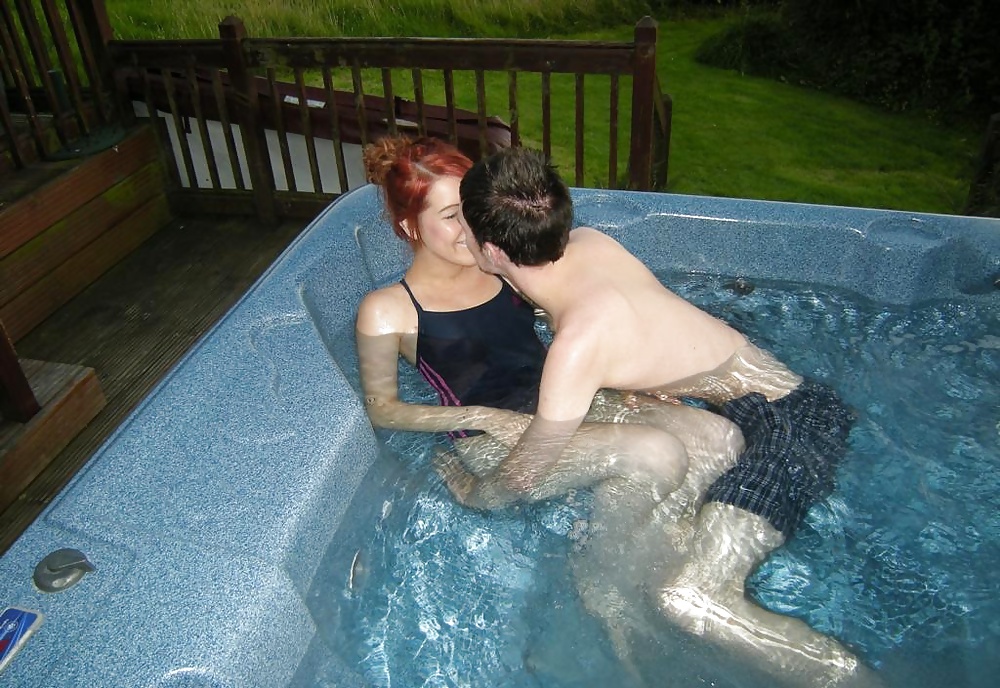 Paar Fick Im Jacuzzi In Einem Badeanzug #28204012