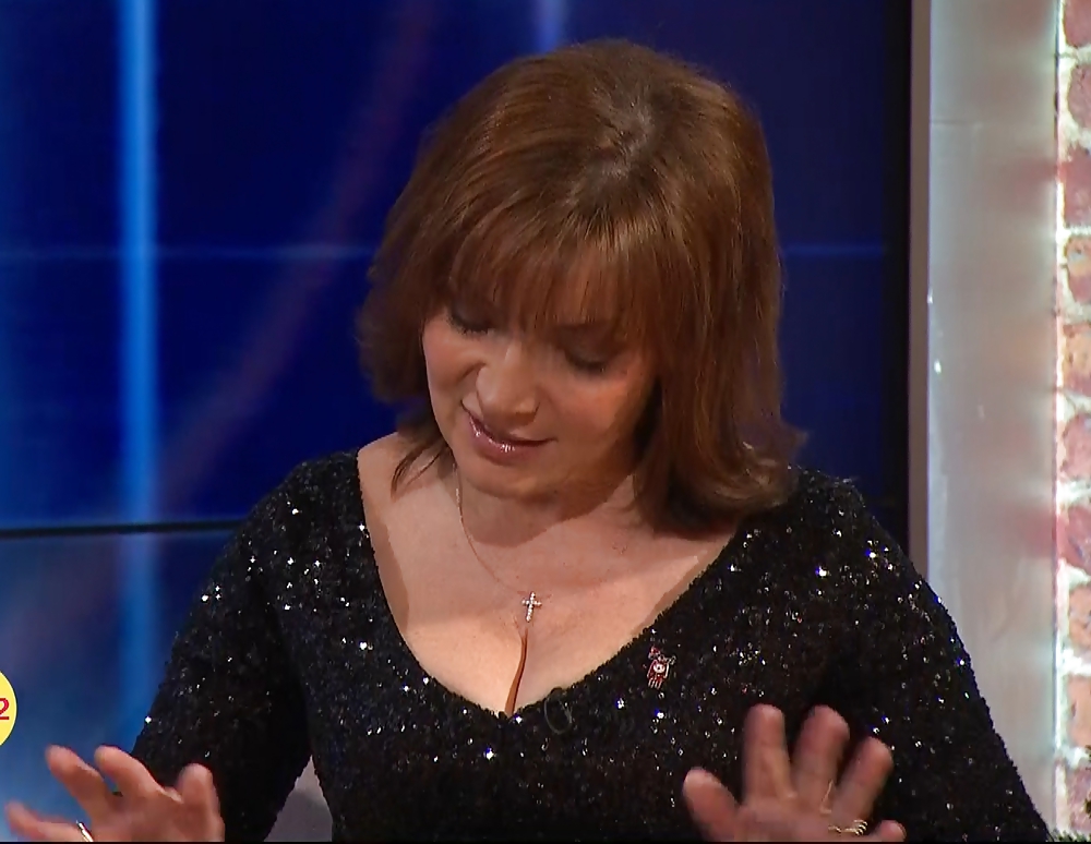 Lorraine Kelly's Magnificent Cleavage #23722713