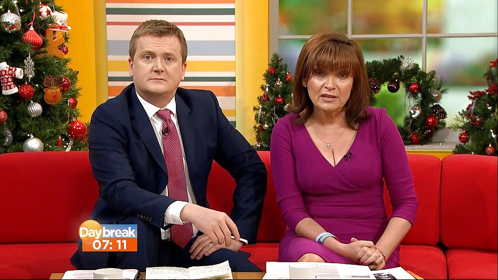 La magnifica scollatura di Lorraine Kelly
 #23722747