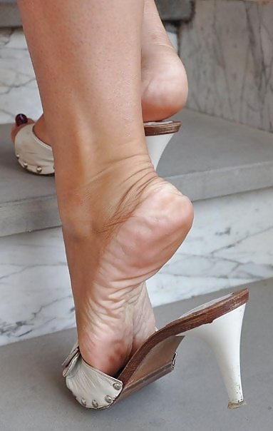 Rubia pies 
 #38614229