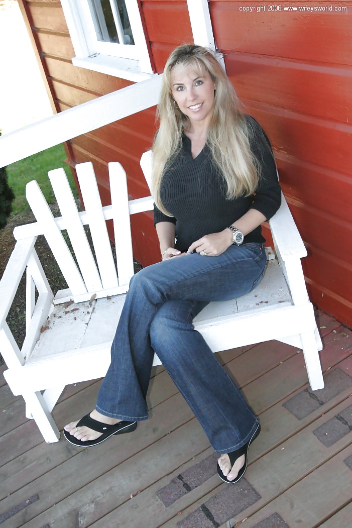 Rubia pies 
 #38614242