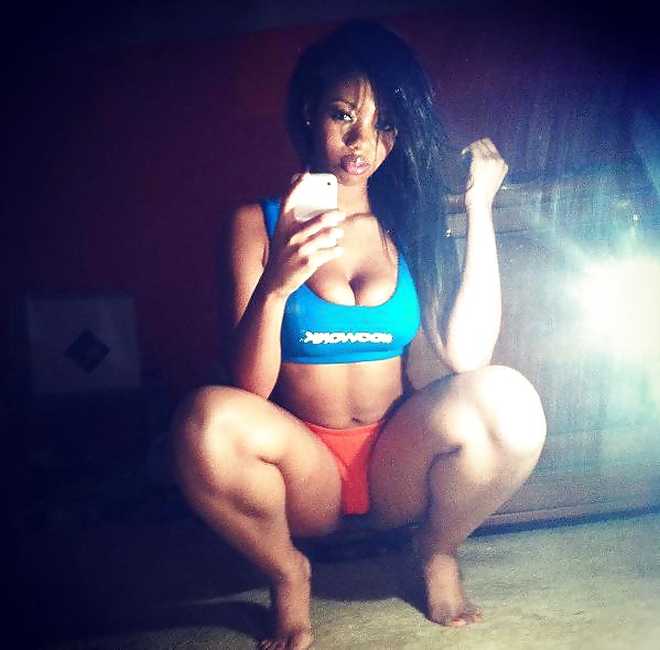 エボニーのファックホット
 #35095380