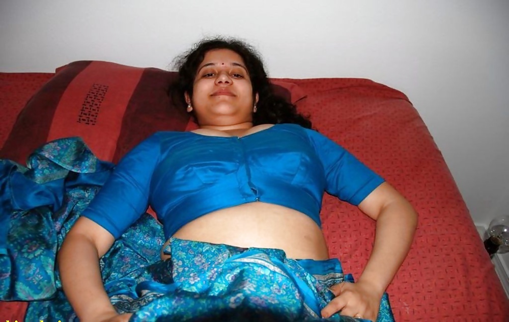 豊満なインドの主婦のヌード
 #38982156