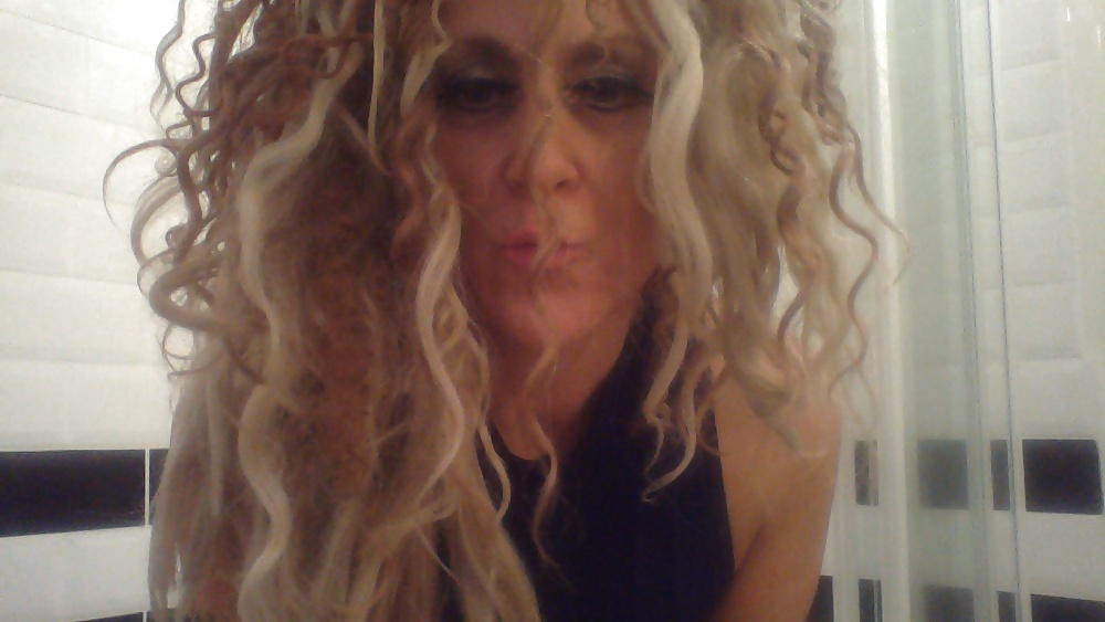 Angel....has cuernos
 #29490879