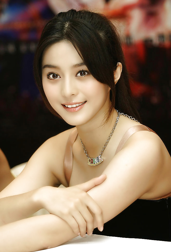 Fan bingbing, deliciosa actriz con pies sexys
 #24735007