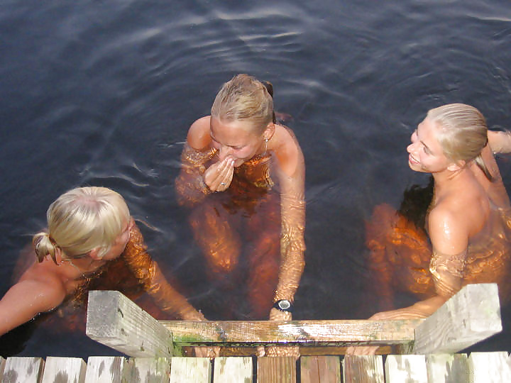 Small bathing between friends #29713662