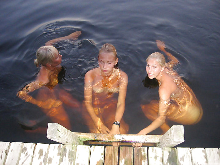 Small bathing between friends #29713666