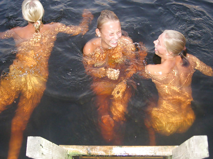 Small bathing between friends #29713671