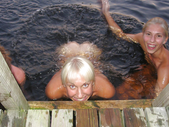 Small bathing between friends #29713689