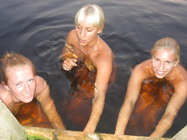 Small bathing between friends #29713695