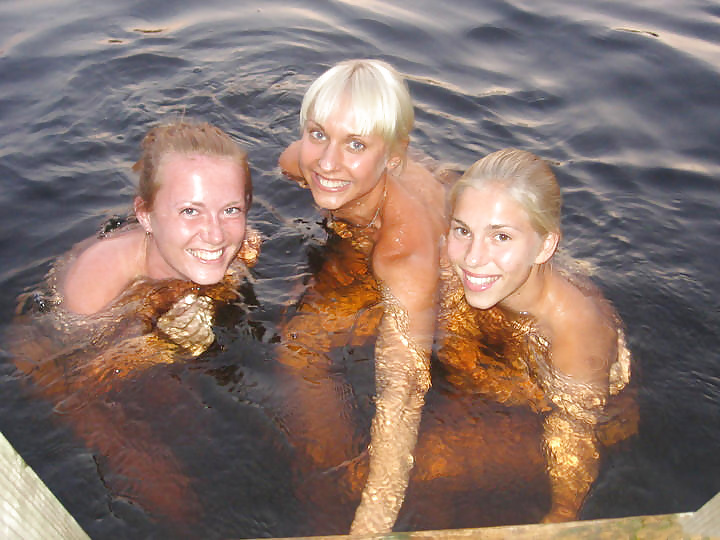 Small bathing between friends #29713699