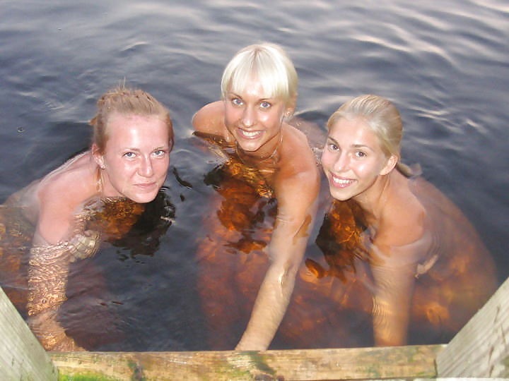 Small bathing between friends #29713704