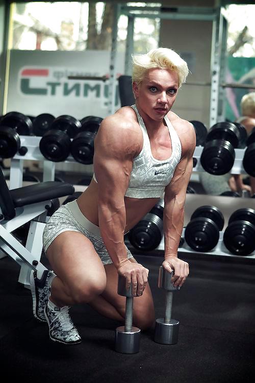 Bodybuilderin Nataliya Romanshko #36585946