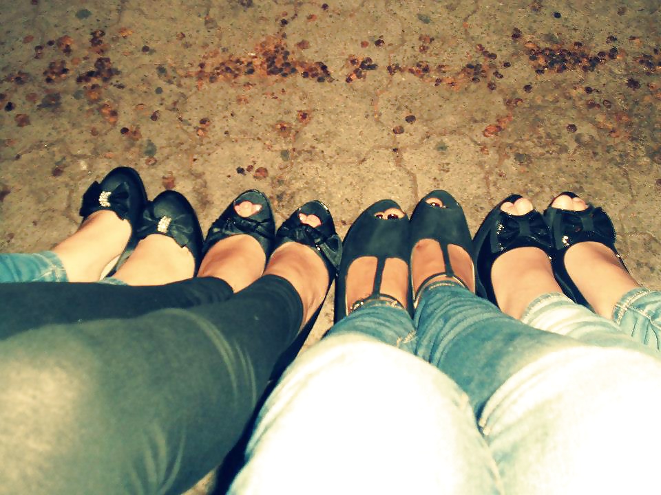 Friends - Amiche (feet and others - Piedi e altro ) #36091249