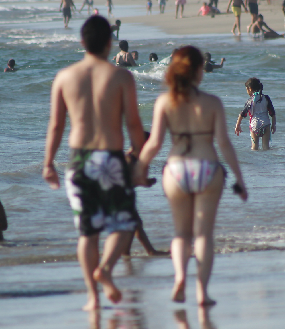 Couple on the beach (voyeur vacation) #35513276