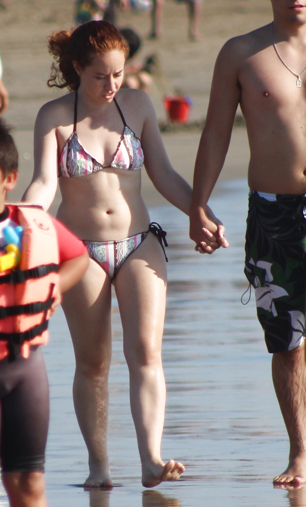 Pareja en la playa (vacaciones voyeur)
 #35513316