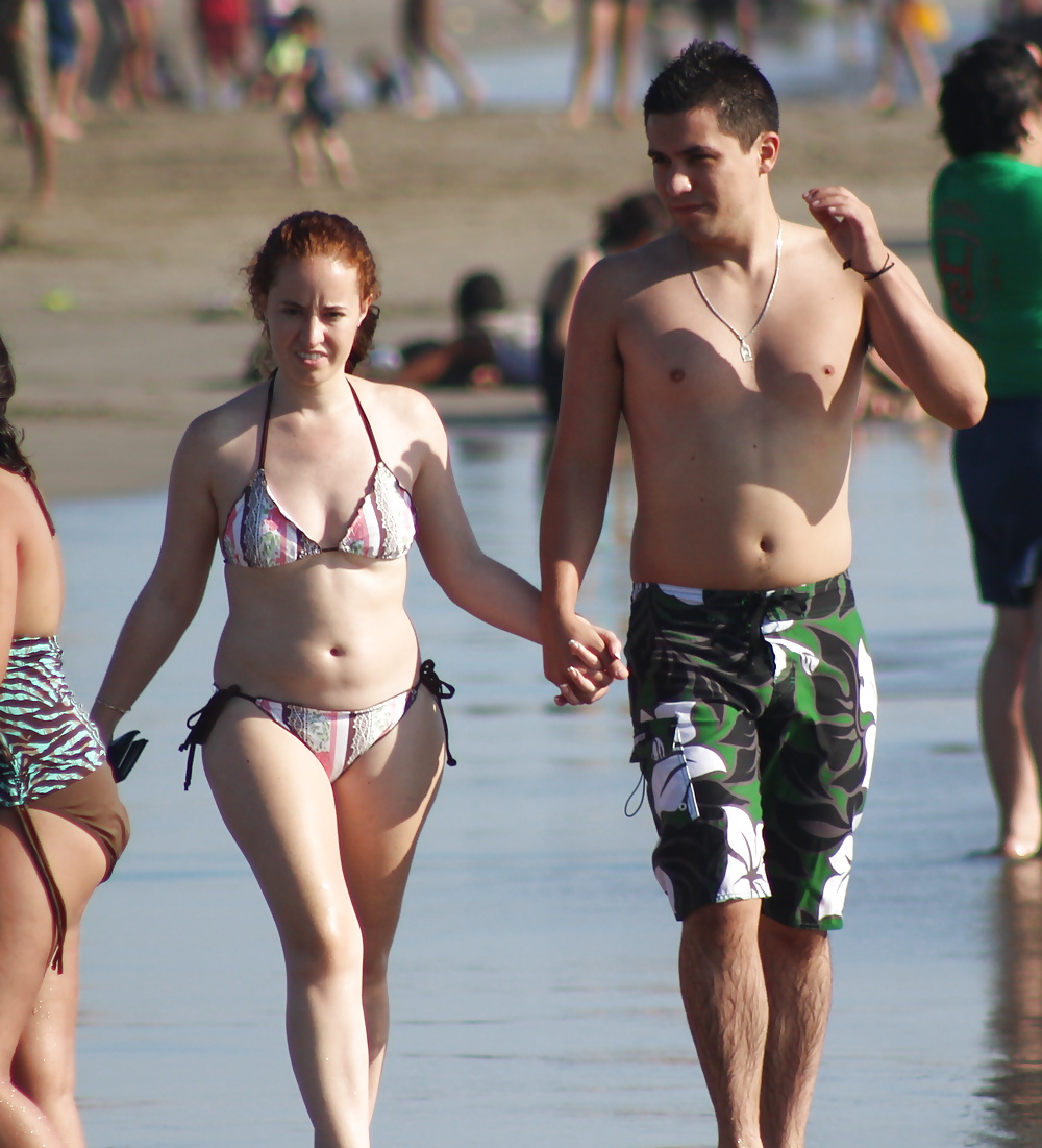 Pareja en la playa (vacaciones voyeur)
 #35513350