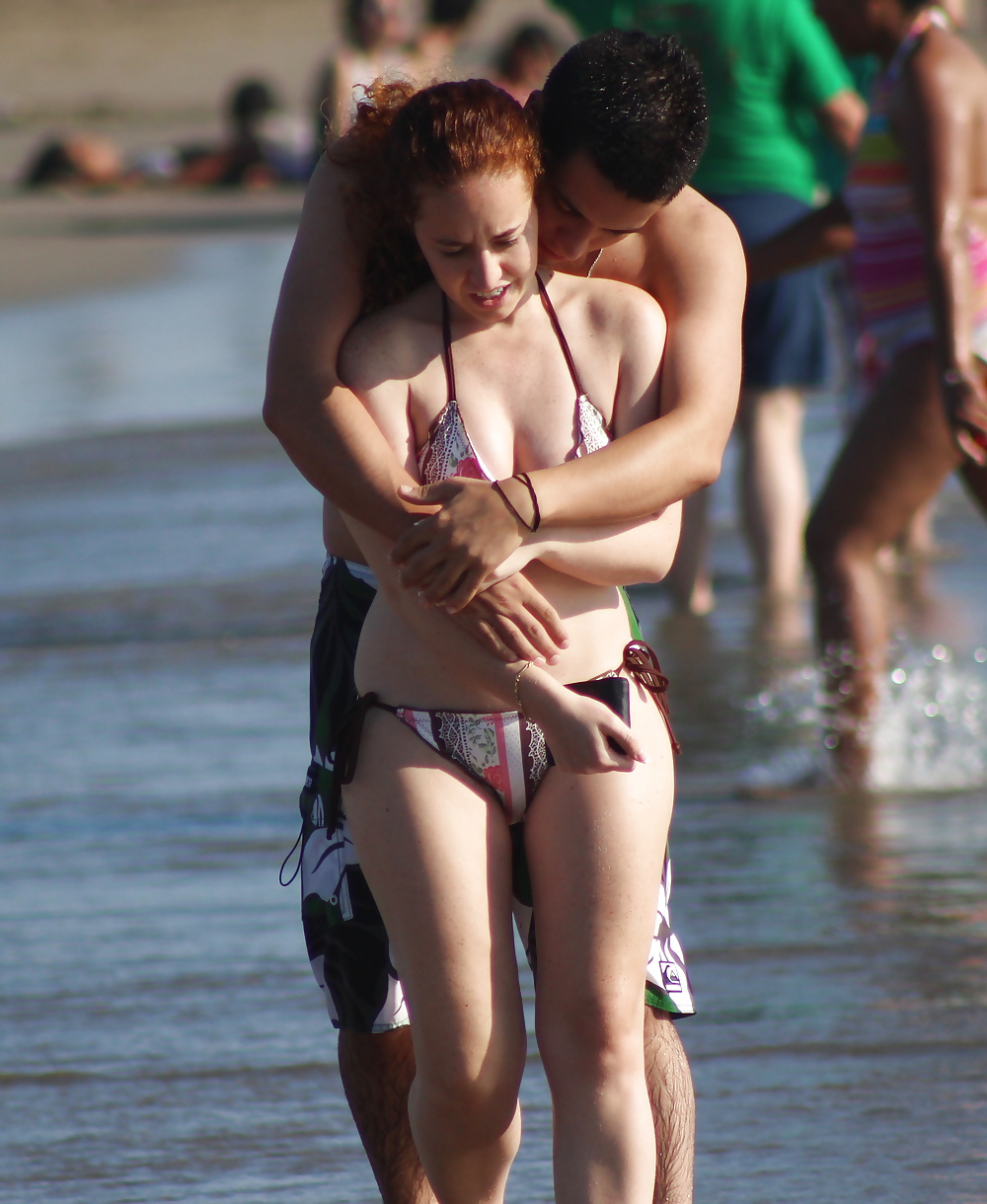 Pareja en la playa (vacaciones voyeur)
 #35513481