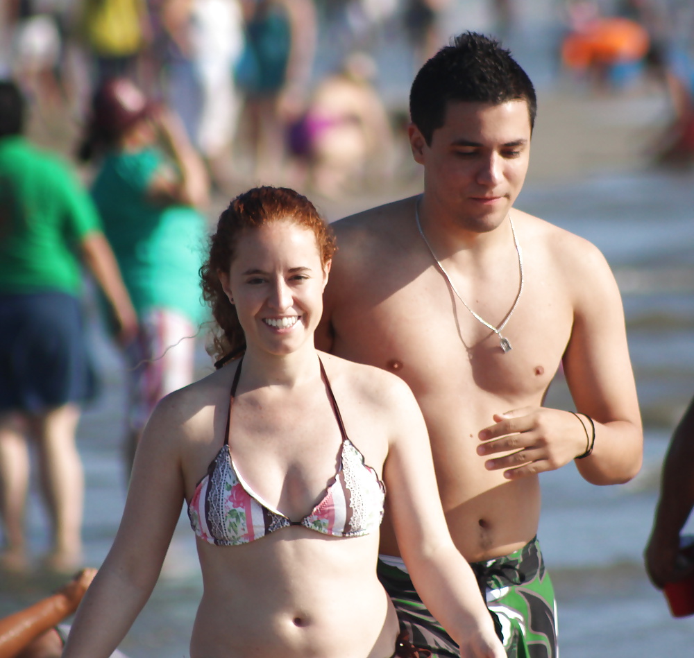 Pareja en la playa (vacaciones voyeur)
 #35513539