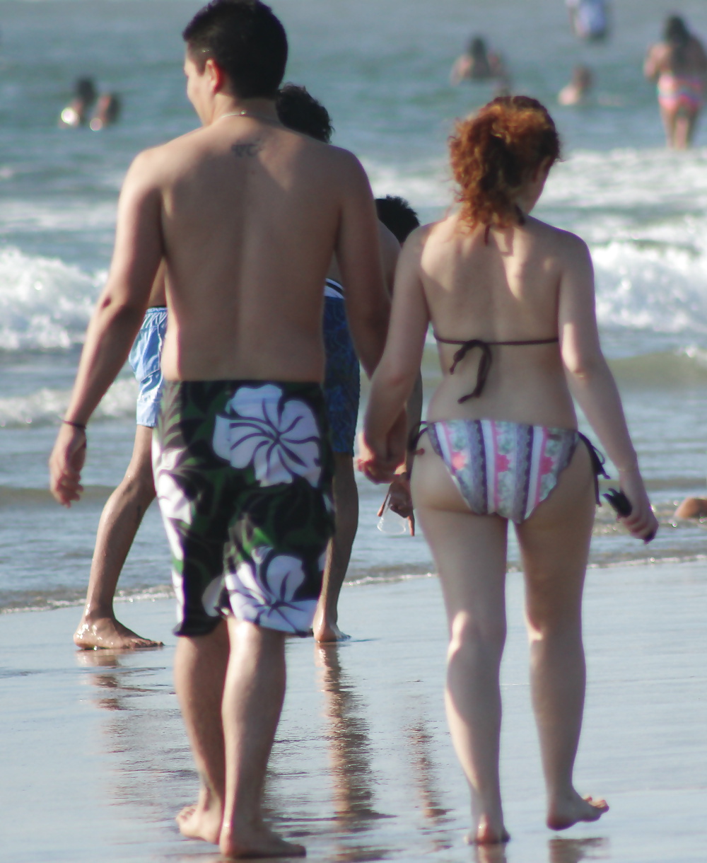 Pareja en la playa (vacaciones voyeur)
 #35513657