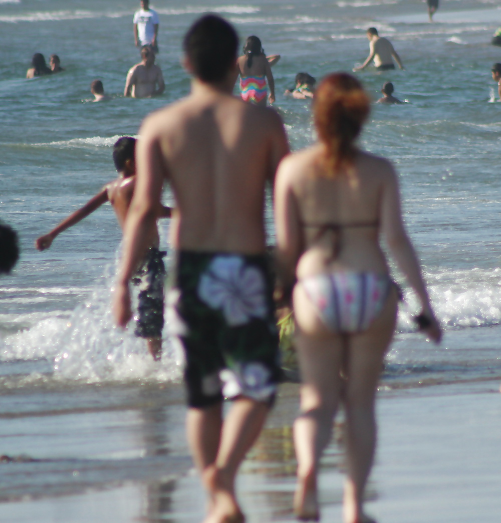 Pareja en la playa (vacaciones voyeur)
 #35513714