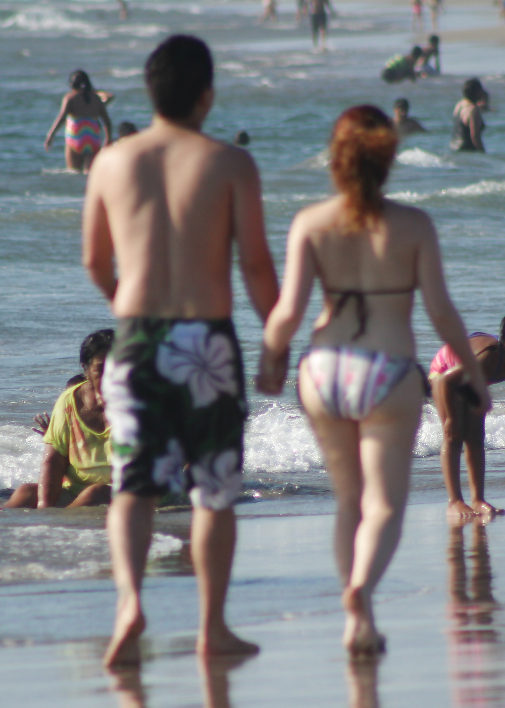 Pareja en la playa (vacaciones voyeur)
 #35513731