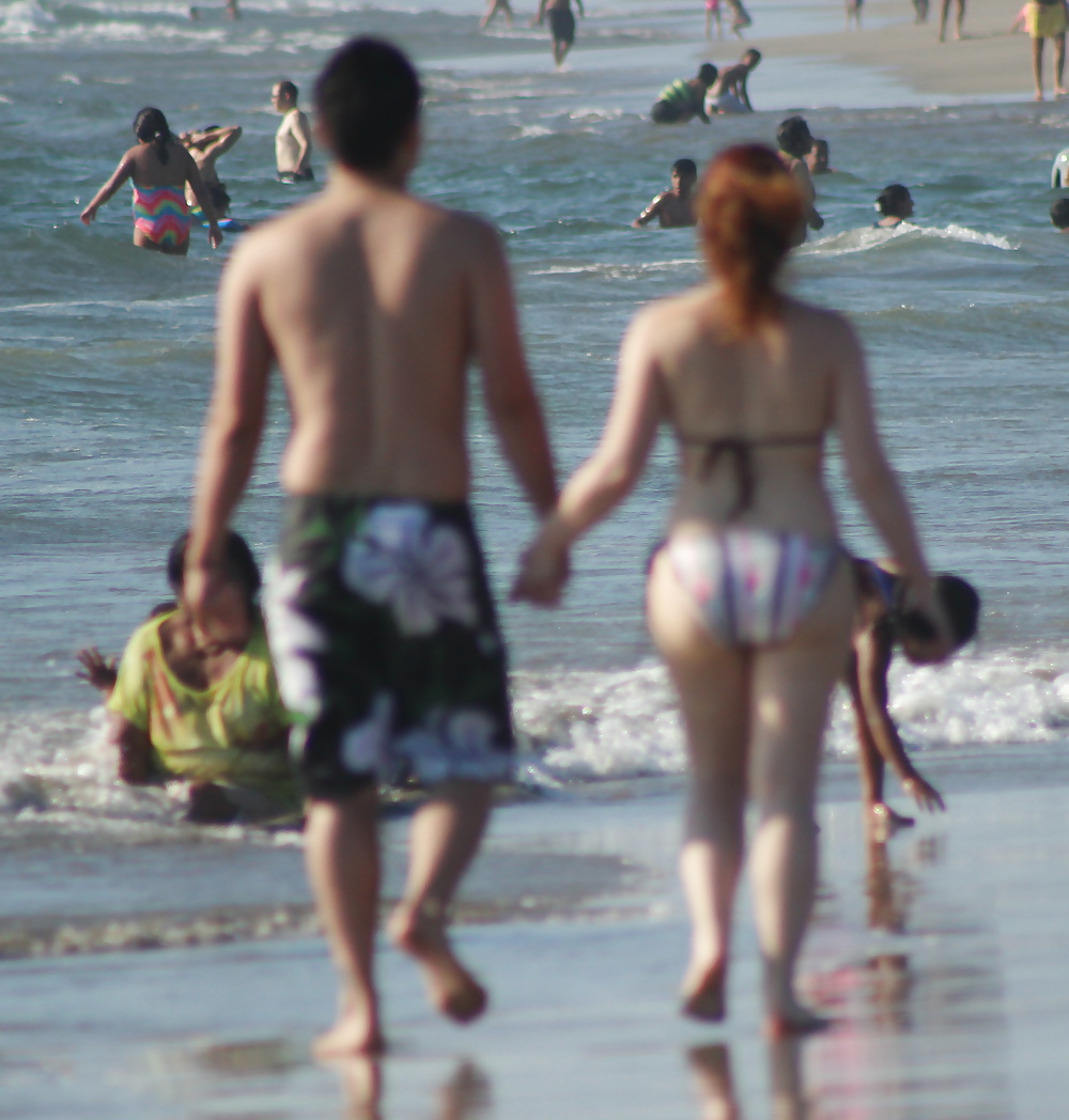 Pareja en la playa (vacaciones voyeur)
 #35513740