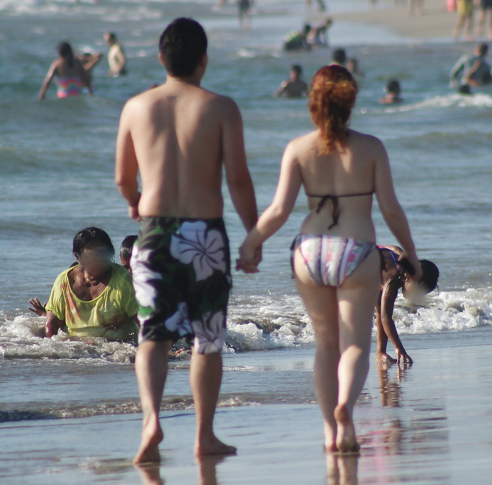 Pareja en la playa (vacaciones voyeur)
 #35513745