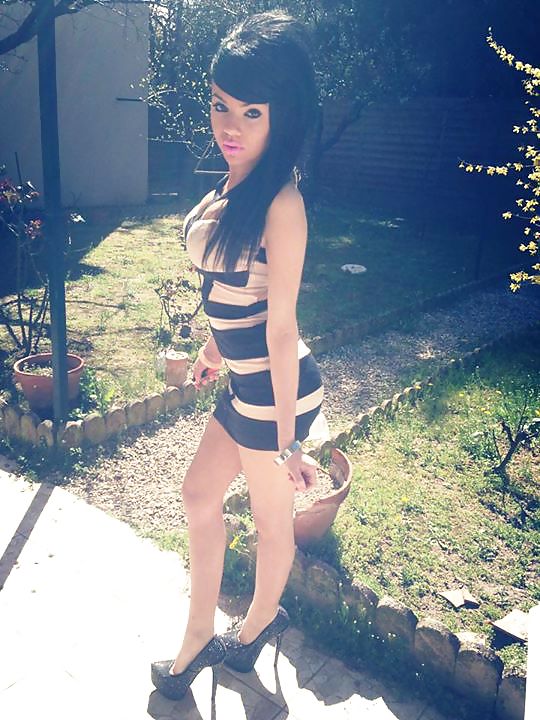 Insulter et commenter de niia hall la mini nabila  #23852036