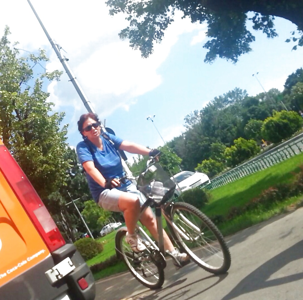 自転車に乗ったスパイガール（ルーマニア語
 #27904553