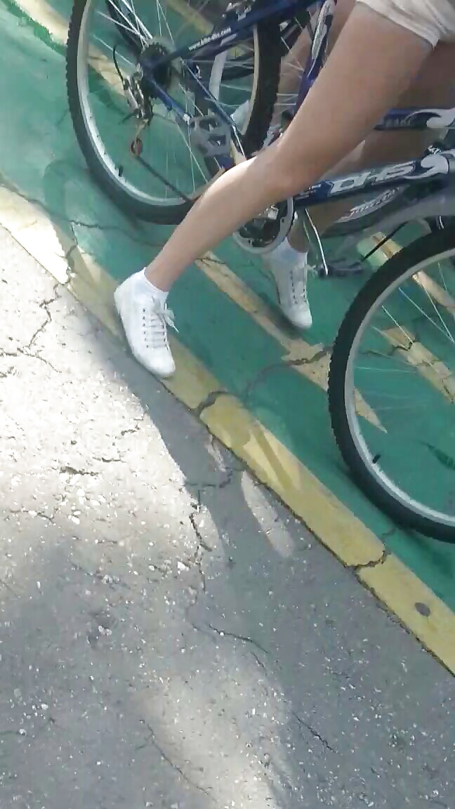 自転車に乗ったスパイガール（ルーマニア語
 #27904652