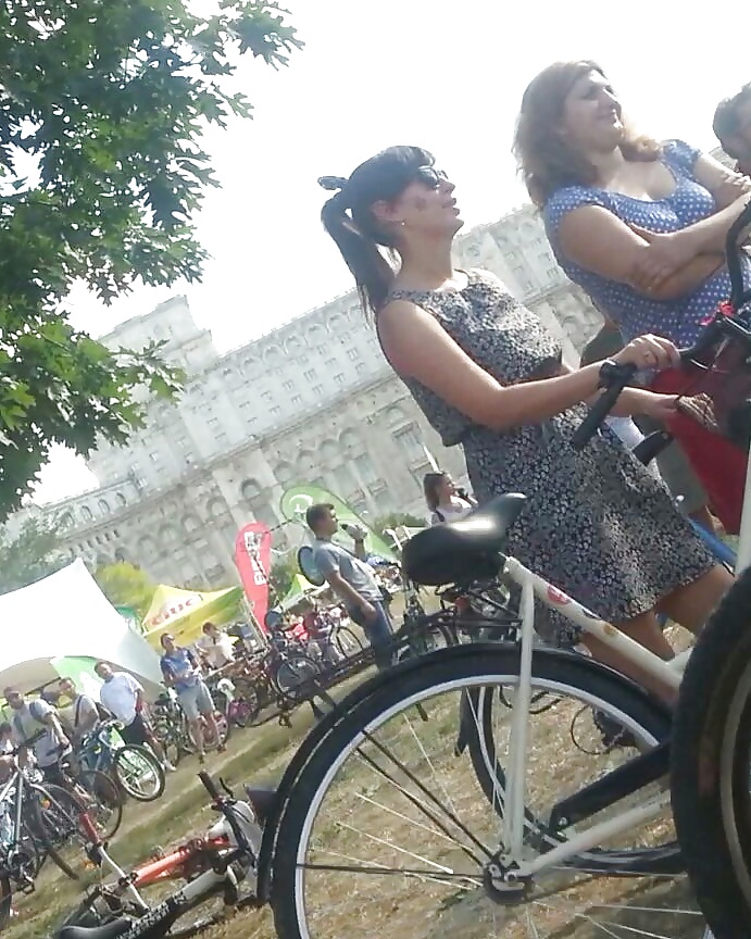 Spion Sexy Frauen Im Fahrrad Rumänisch #30468193