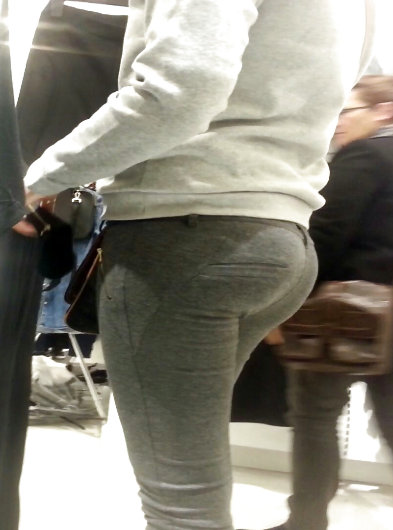 Teens und milfs mit geilem arsch
 #23897067