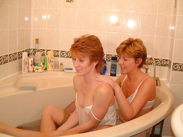 Uk sara, ora del bagno (con giada)
 #40052824