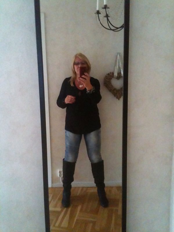 Mujeres locales
 #31054633