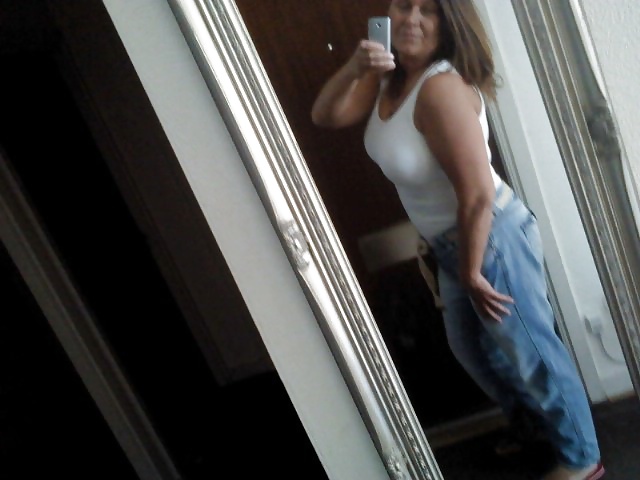 Mujeres locales
 #31054638