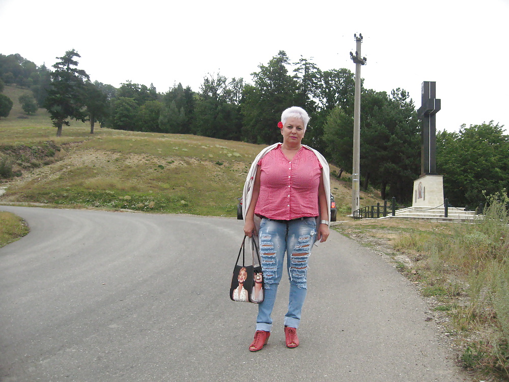 Mujeres locales
 #31054647